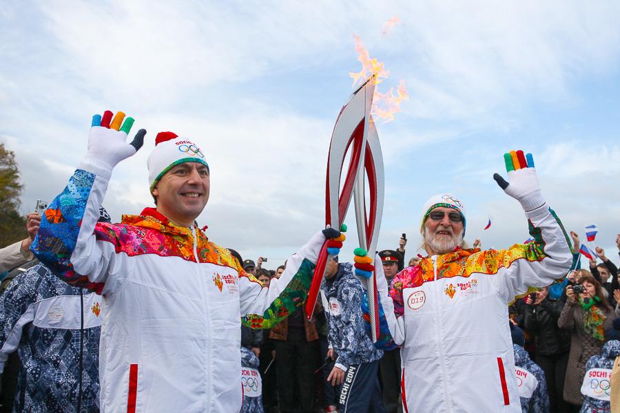 «Огоньку не найдется?»: Светлогорск встретил олимпийскую эстафету