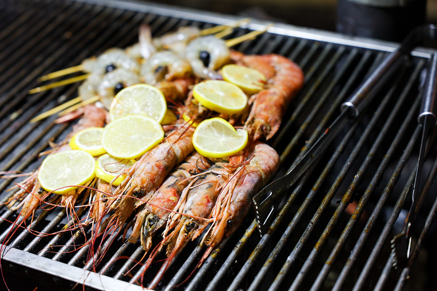 Гастрономическая шаурма и другие: на острове Канта открылась новогодняя ярмарка (фото)