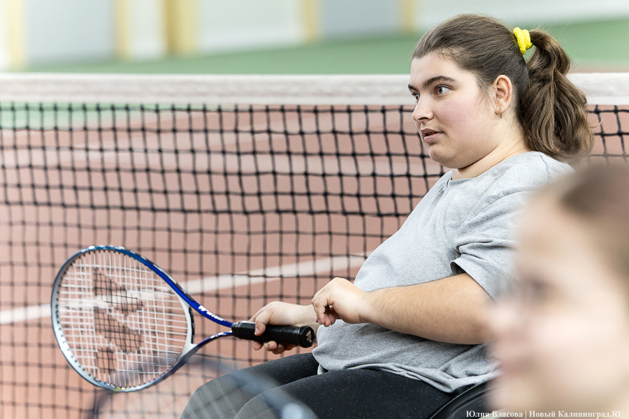 В Калининграде стартовали бесплатные занятия по теннису для колясочников (фото)
