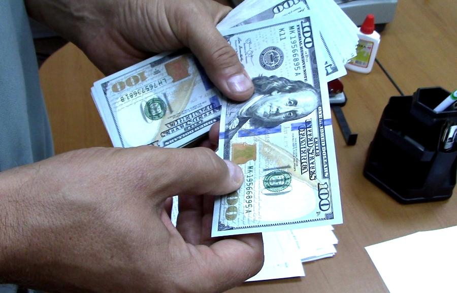 Калининградские таможенники не дали вывезти иностранцу «лишние» 12 тыс. долларов