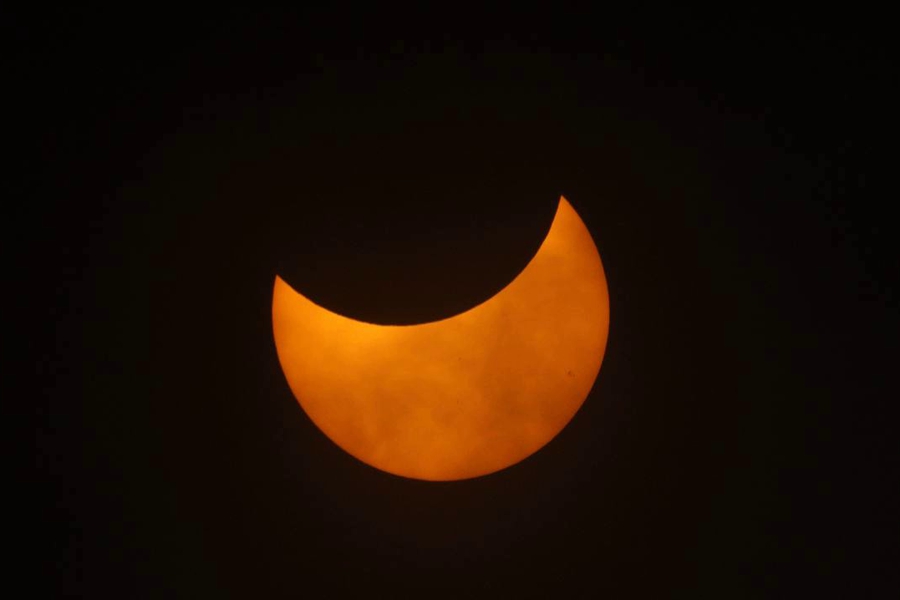 Как выглядело солнечное затмение в Калининграде (фото)