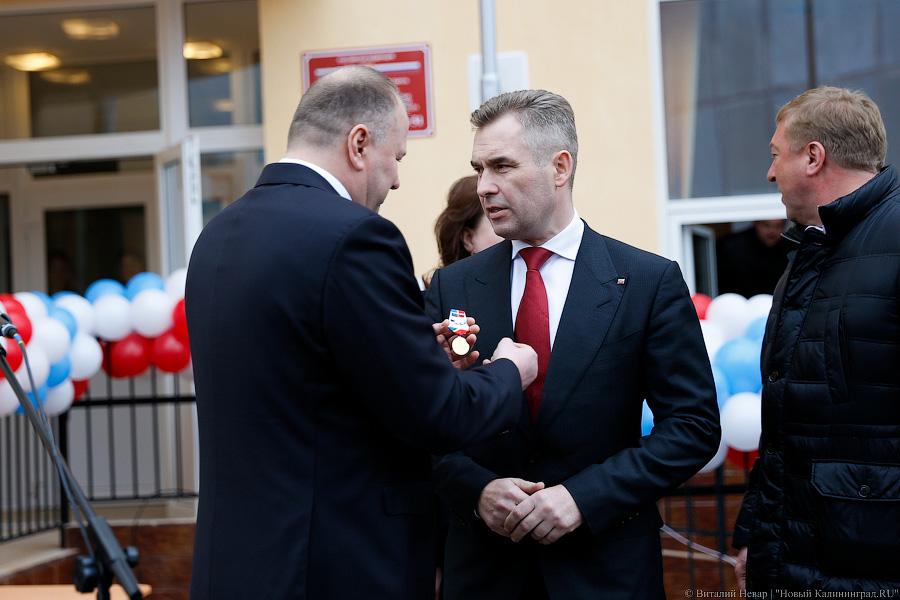 Селфи на фоне детства: как Павел Астахов Калининградскую область навещал