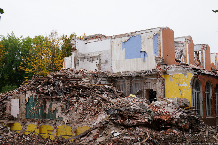 Разрушительный ремонт: в Зеленоградске сносят отель «Королева Луиза» (фото)
