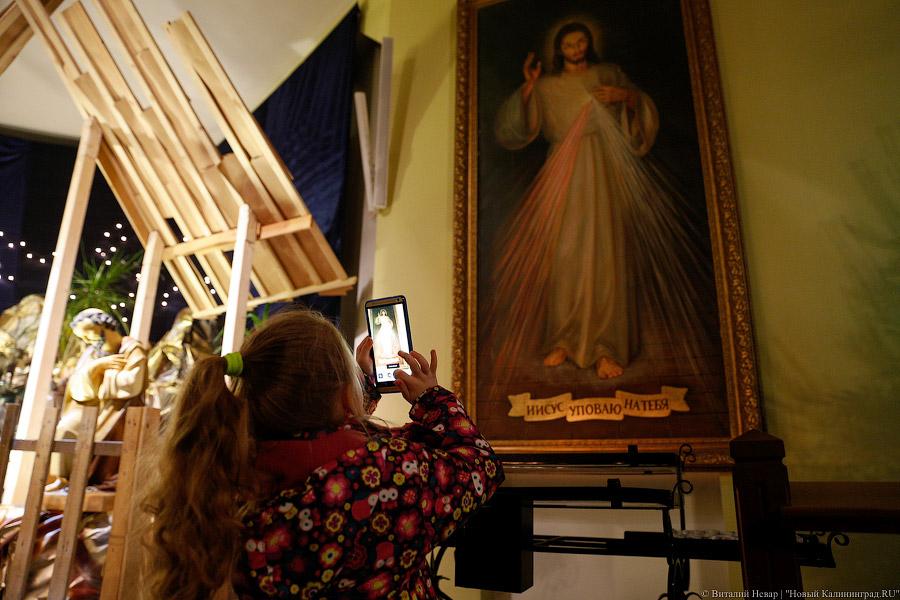 Сочельник, свечи, тишина: как встречали католическое Рождество в Калининграде