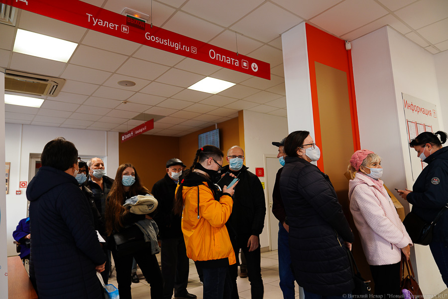 Вне зоны ковид-фри: что происходит в МФЦ на площади Победы после новых ограничений