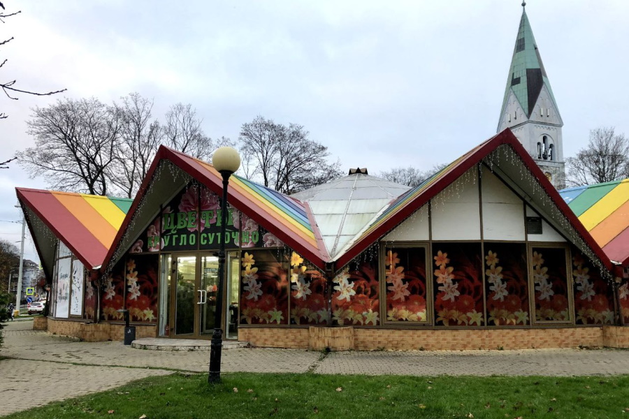 Генне: активисты требовали перекрасить радужную крышу павильона у ЦПКиО в «пристойный цвет»