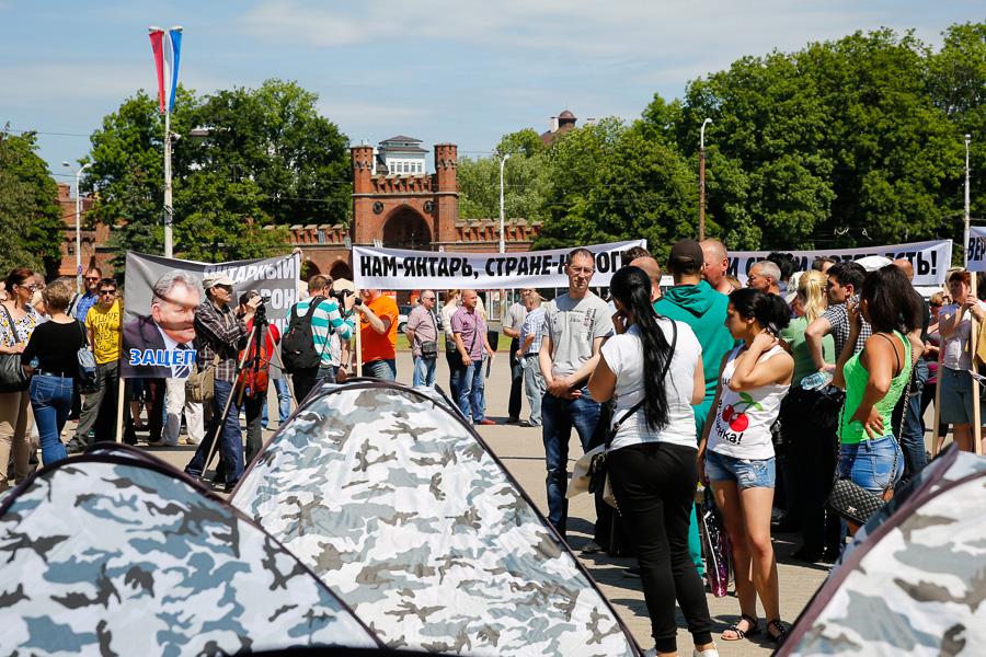 Между ямой и Китаем: как «янтарщики» на площади Василевского митинговали