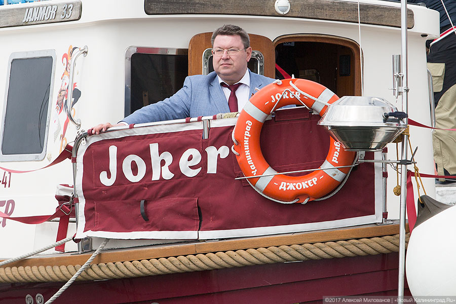 Венки на воде: яхтсмены в Балтийске почтили память погибших при штурме Пиллау