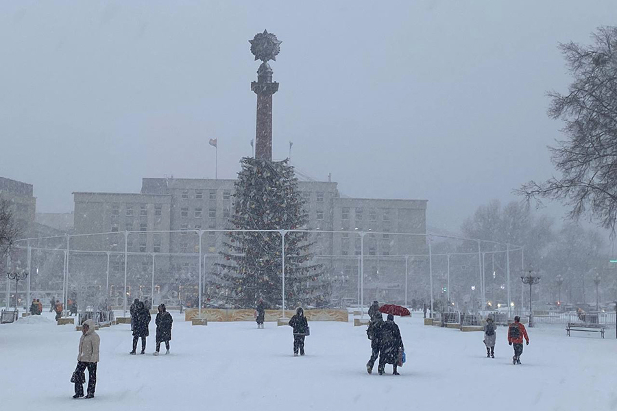 30 декабря: главную ёлку Калининграда «обезглавил» шторм