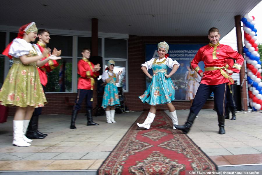 Сын за отцом: министр сельского хозяйства Николай Федоров посетил область