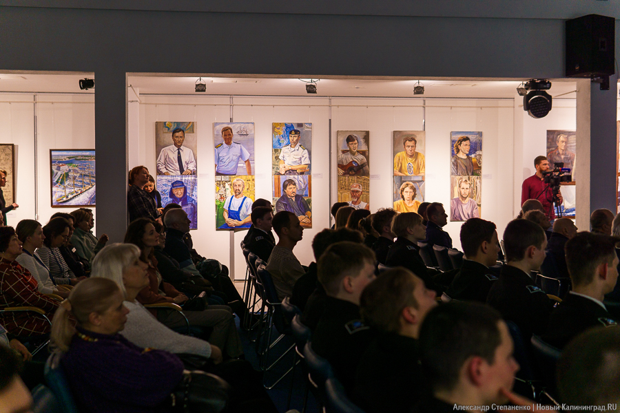 Кругосветка на холсте: как открылась выставка живописи Андрея Красильщикова (фото)