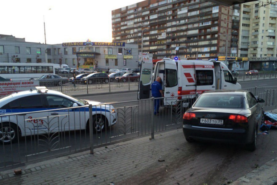 Машина пронеслась в шаге от людей: очевидцы об аварии на 9 Апреля