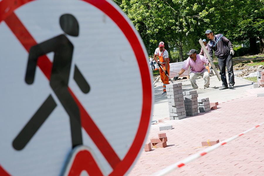 Калининградское чудо: застройщик гостиницы не вырубает, а благоустраивает 2 сквера (фото)