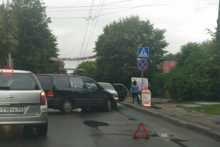 Из-за аварии на Дзержинского образовались пробки (фото)