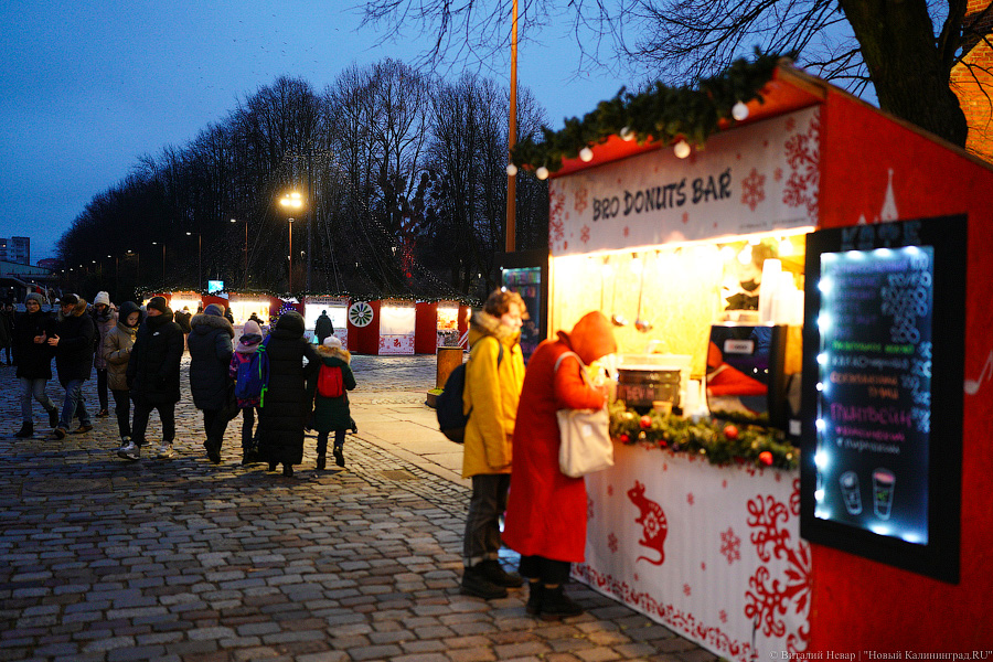 Девочки, записываемся на ободочки: в Калининграде открылась новогодняя ярмарка на острове Канта (фото)