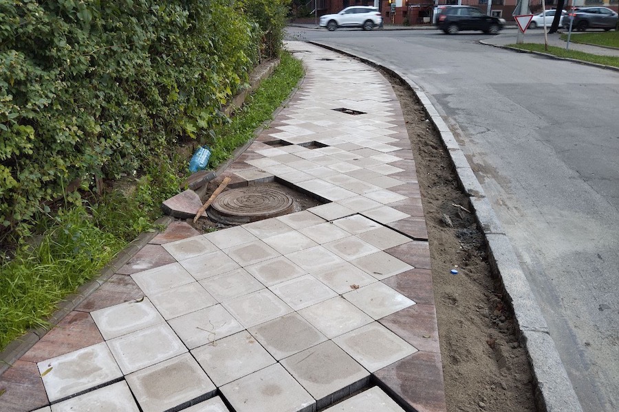 «Помешали трубы»: на улице Чапаева вместо 32 деревьев высадят всего 8 (фото)