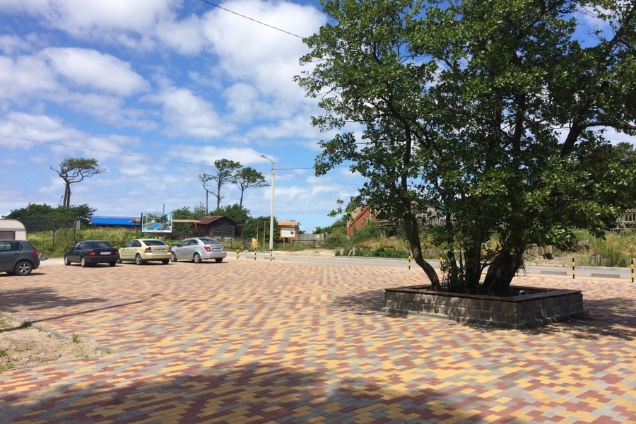 На пляже в Лесном на Куршской косе монтируют деревянный променад (фото)