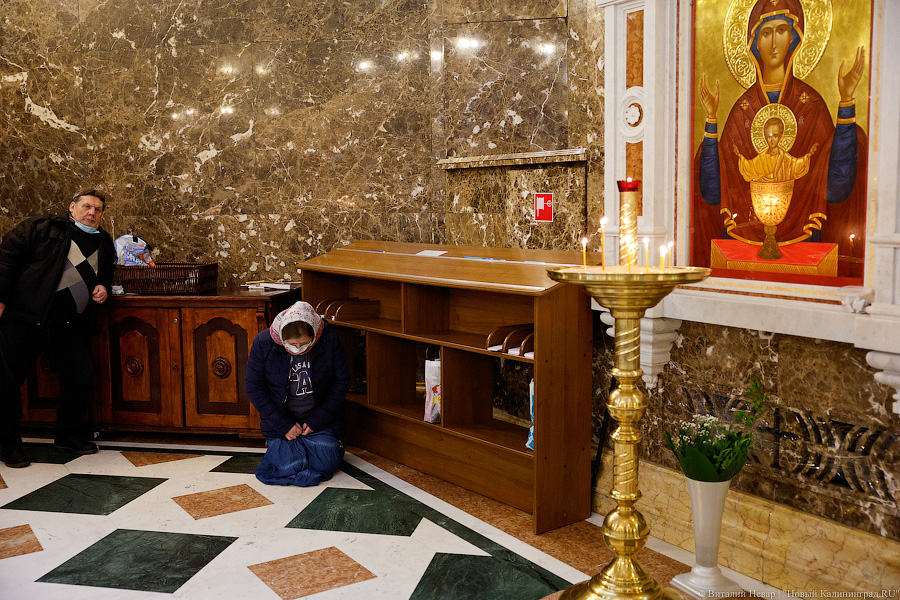 Без проруби, но с литургией: в Храме Христа Спасителя провели праздничную службу (фото)