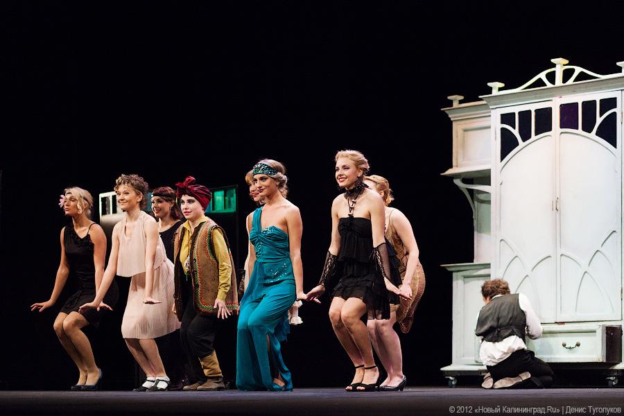 «Искреннее искусство по Булгакову»: фоторепортаж со спектакля «Зойкина квартира»