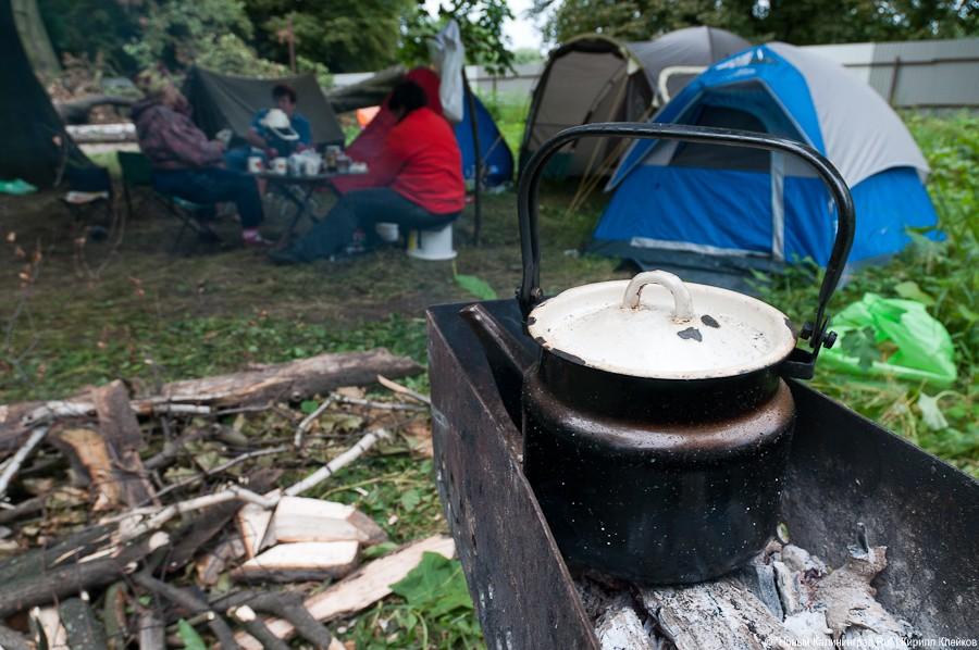 Пила vs. палатка: фоторепортаж "Нового Калининграда.Ru"