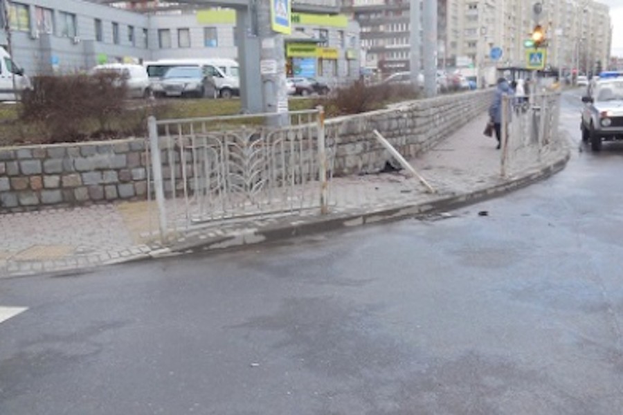 В Калининграде пьяный водитель «БМВ» сбил пешехода на тротуаре и скрылся