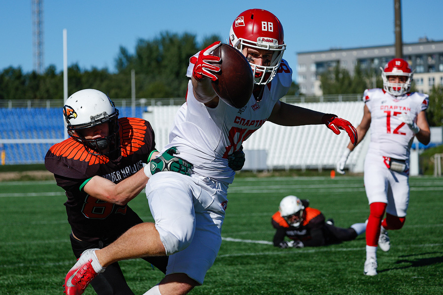Пролёт «Ястребов»: как в Калининграде сыграли в американский футбол (фото)