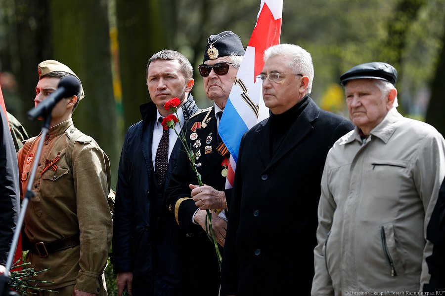 Память героям: в Калининграде перезахоронили найденных поисковиками воинов