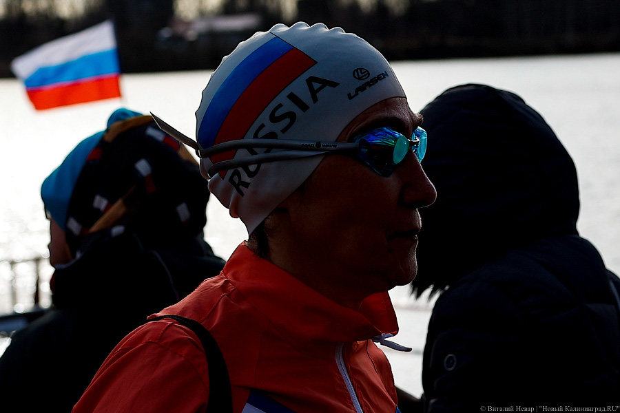 Время моржей: в  Калининграде прошли соревнования по зимнему плаванию (фото)