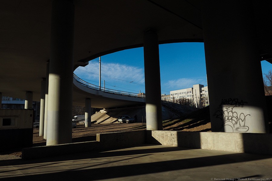 Под Второй эстакадой обустраивают площадку для паркурщиков и роллеров