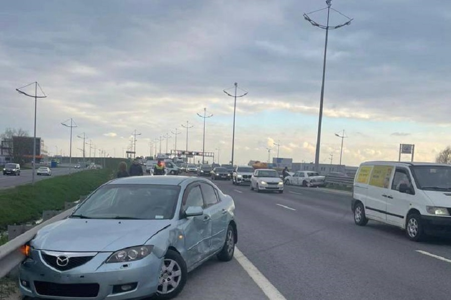На Северном обходе 52-летняя автомобилистка спровоцировала массовое ДТП с пострадавшим (фото)