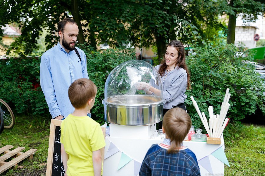 Всем двором: как прошел музыкальный пикник в сквере Готтшед