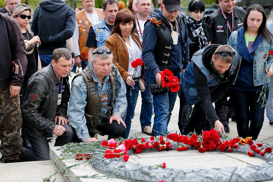 Своими силами: под Калининградом открыли мемориал воинам-мотоциклистам (фото)