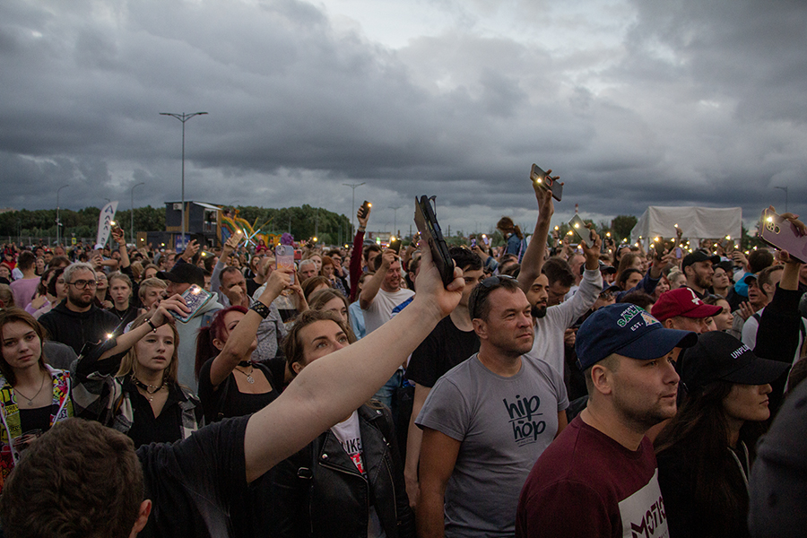 Марафон мировых хитов: в Калининграде прошёл рок-фестиваль с трибьют-шоу (фото)