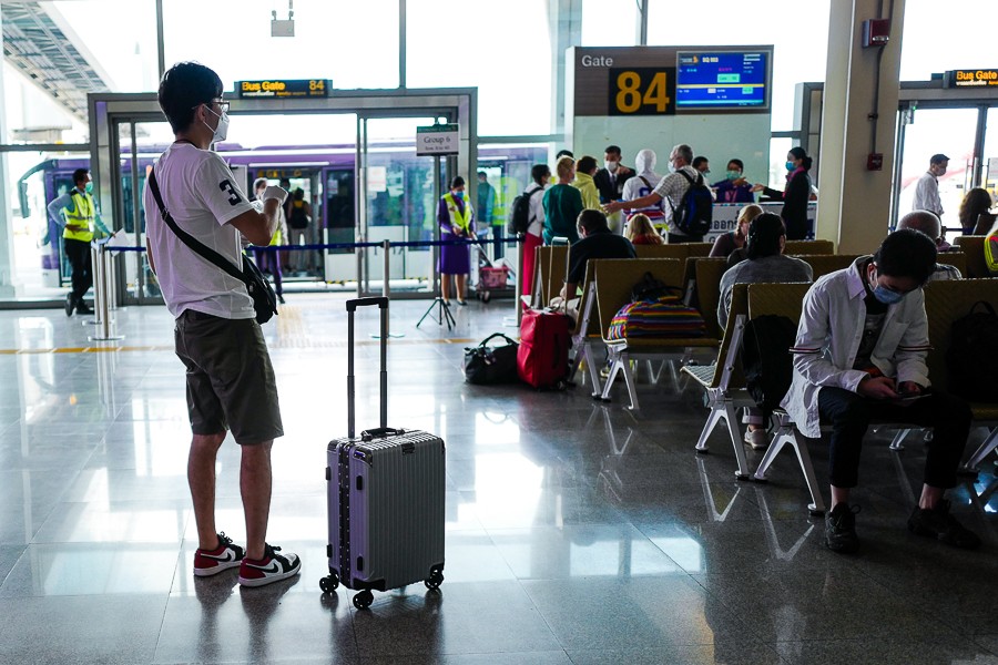 Власти РФ с 27 марта запрещают все чартерные и регулярные авиарейсы за границу