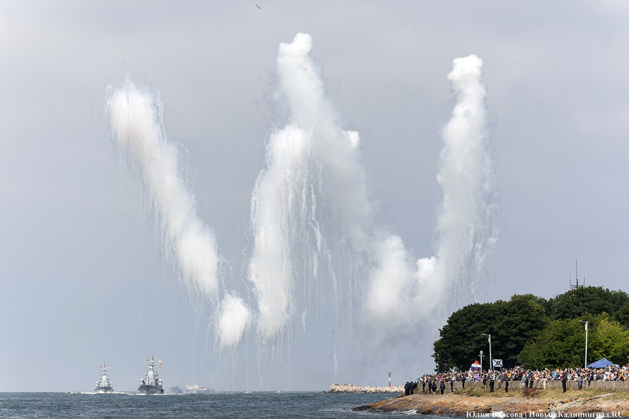 День ВМФ в Балтийске: как прошел парад кораблей Балтфлота (фото)