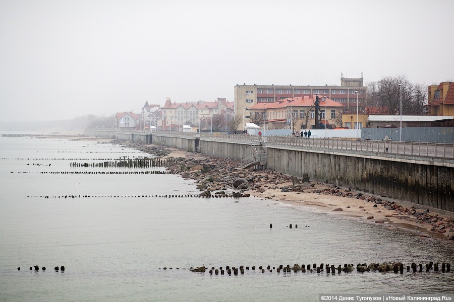 В Зеленоградске в море натянули тросы для утопающих