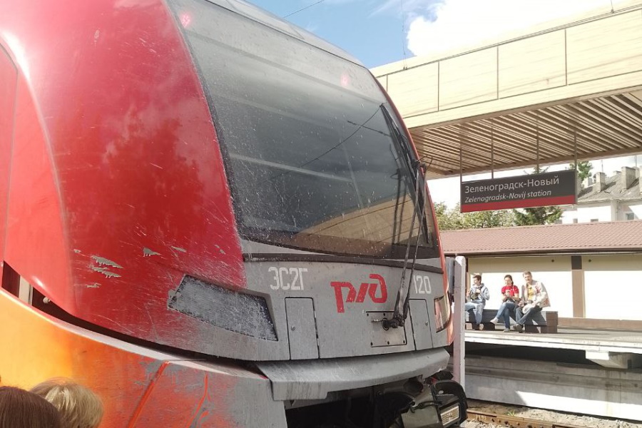 Очевидец: удар произошёл, когда «Ласточка» шла на полной скорости (фото)