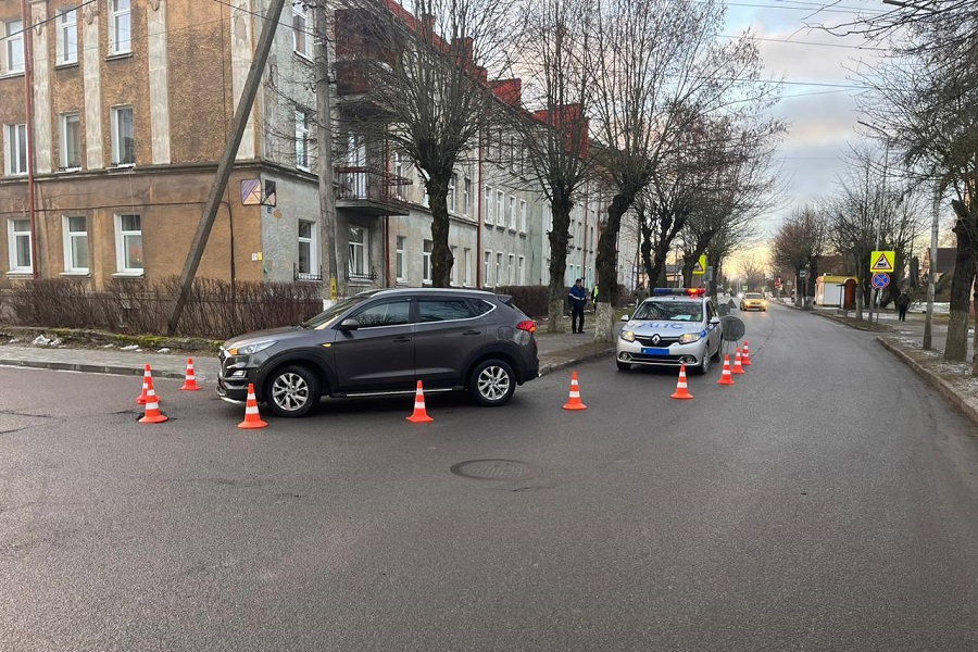 В Немане автомобилистка на перекрестке сбила 15-летнего подростка (фото)