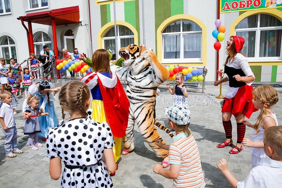 «С небольшим опозданием»: в пос. им. А. Космодемьянского открылся новый детский сад 
