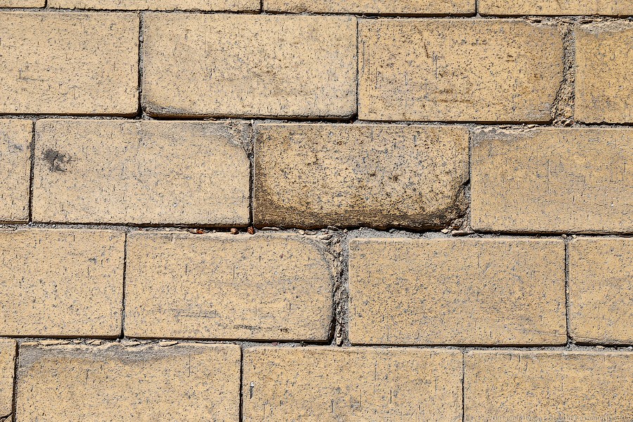 После потопа появились новые трещины на памятнике морякам-балтийцам (фото)