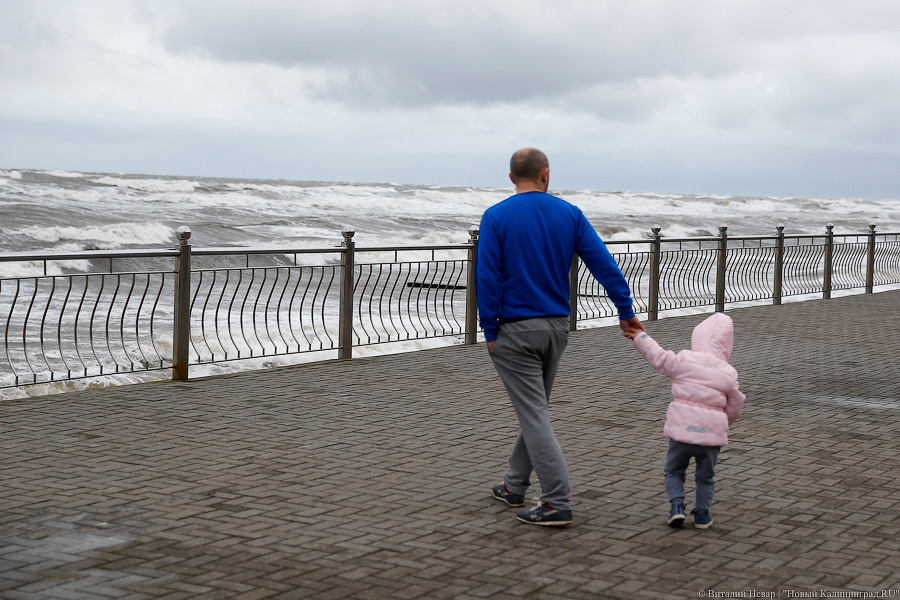 У моря погода: как Зеленоградское побережье переживает шторм