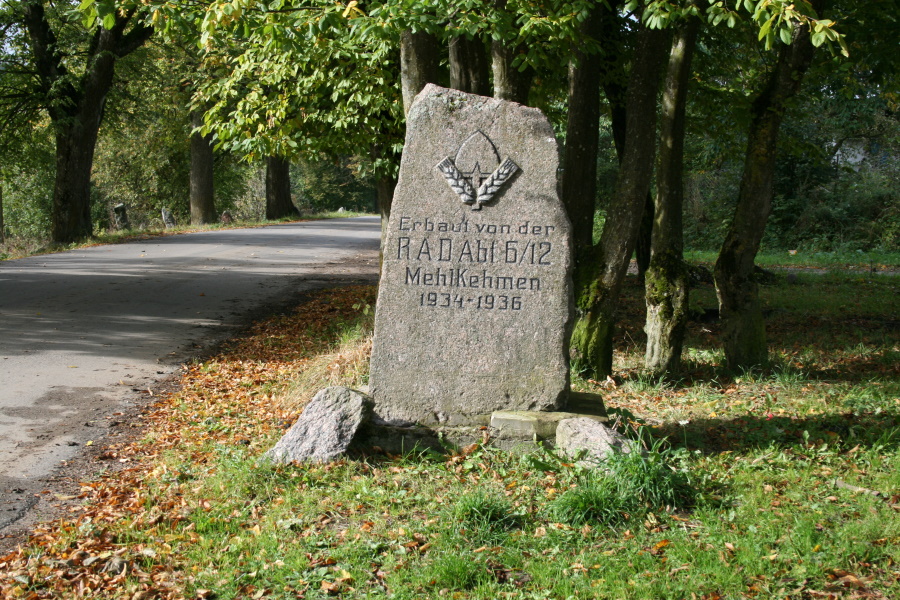 Необъяснимое исчезновение: почему власти снесли «немецкий камень» в Калинино (фото)