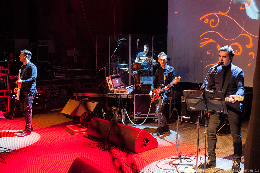 Горе, если не впал в безмолвие:  Вячеслав Бутусов и «Ю-Питер» на «Вагонке»