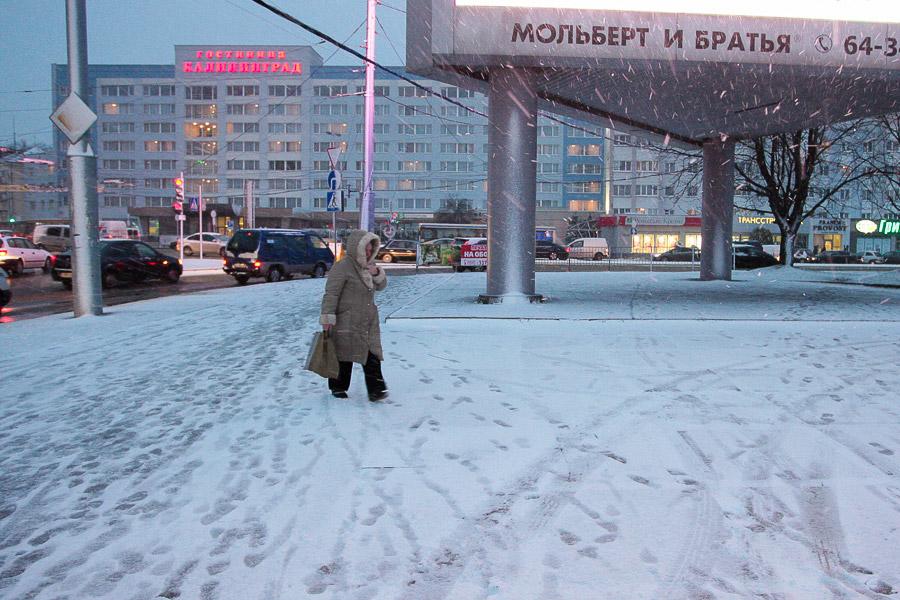 Засыпало: ураган «Ксавьер» принес в Калининград зиму