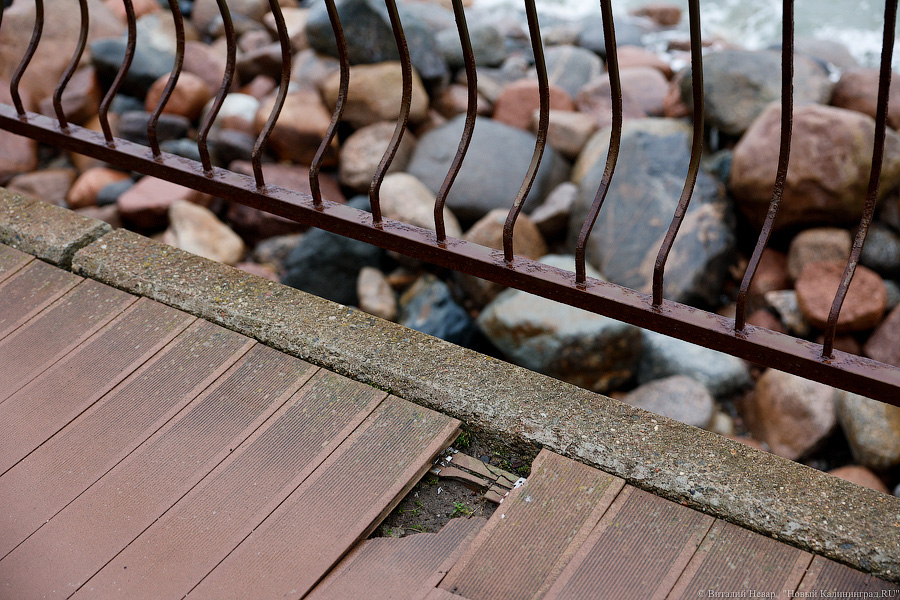 Тройной удар: состояние променада в Пионерском ухудшилось после зимних штормов (фото)