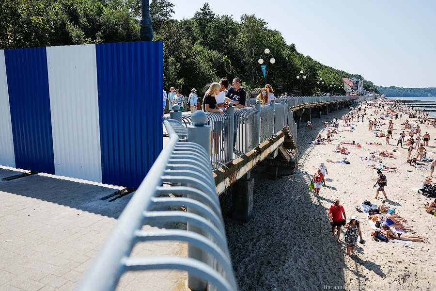 Забор поставили, люди остались: в Светлогорске перекрыли часть променада и пляжа (фото)