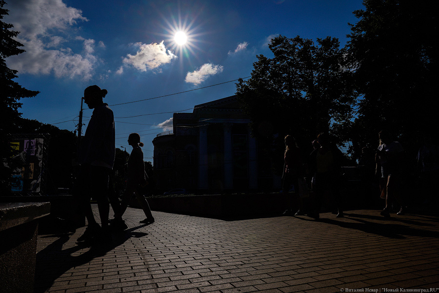 Футуролог Пётр и машина времени: «Фестивальная дирекция» представила спектакль-прогулку 