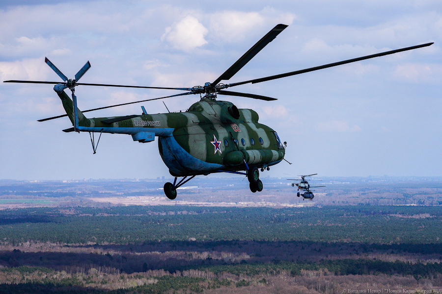 Под винтом вертолёта о чем-то поёт: воздушный парад глазами участника (фото)