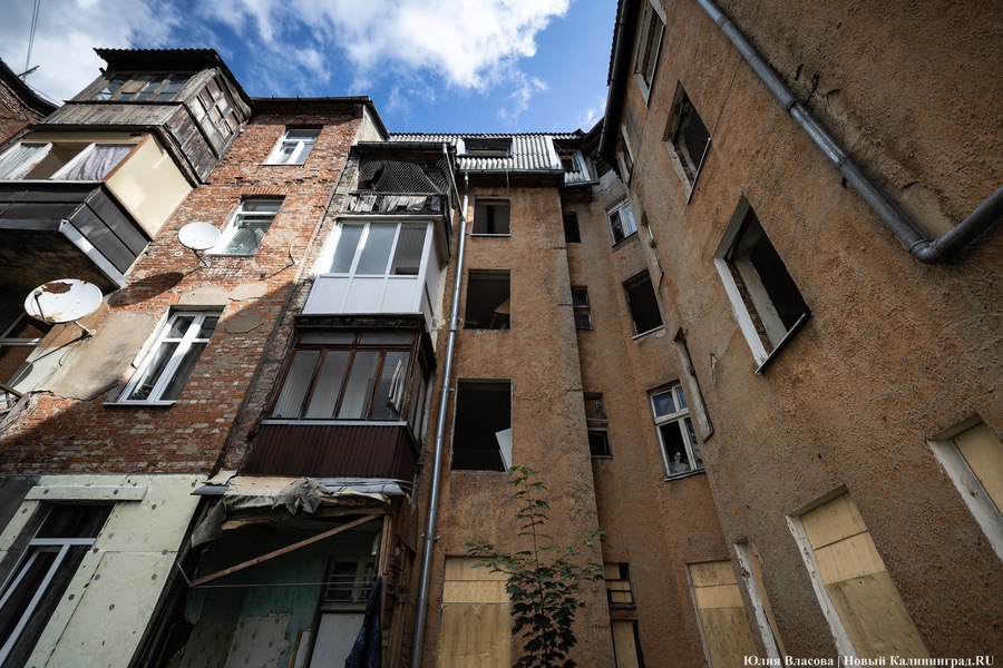 Расселен и заколочен: исторический дом в центре Калининграда готовят к сносу (фото)