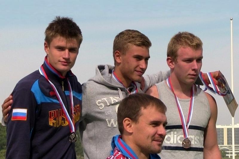 Андрей Андреев ( в центре верхнего ряда). Фото kld-sport.ru